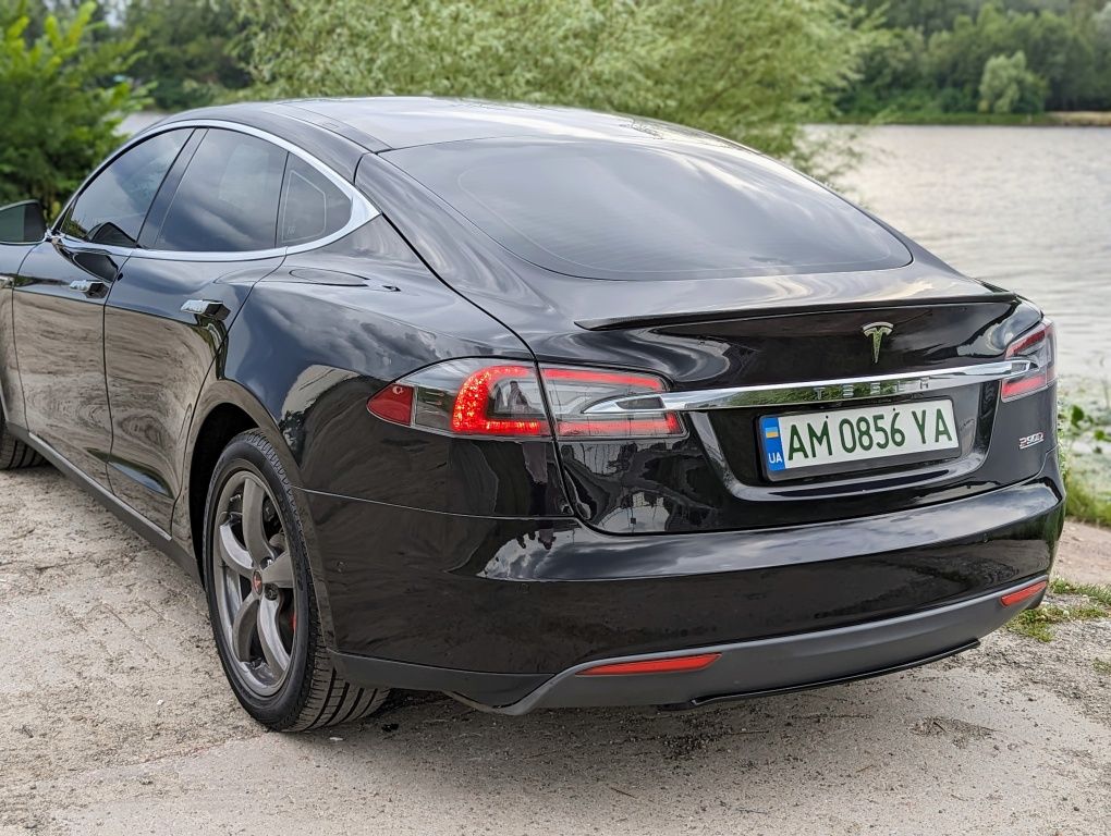 Электромобиль Tesla Model S P90D ludycrous+