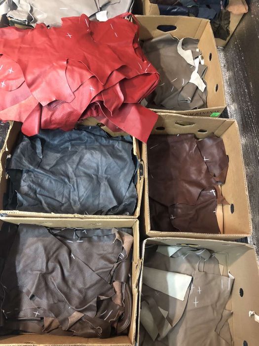 Кожа  мебельная.Большие куски на вес.Отходы. Обрезки.