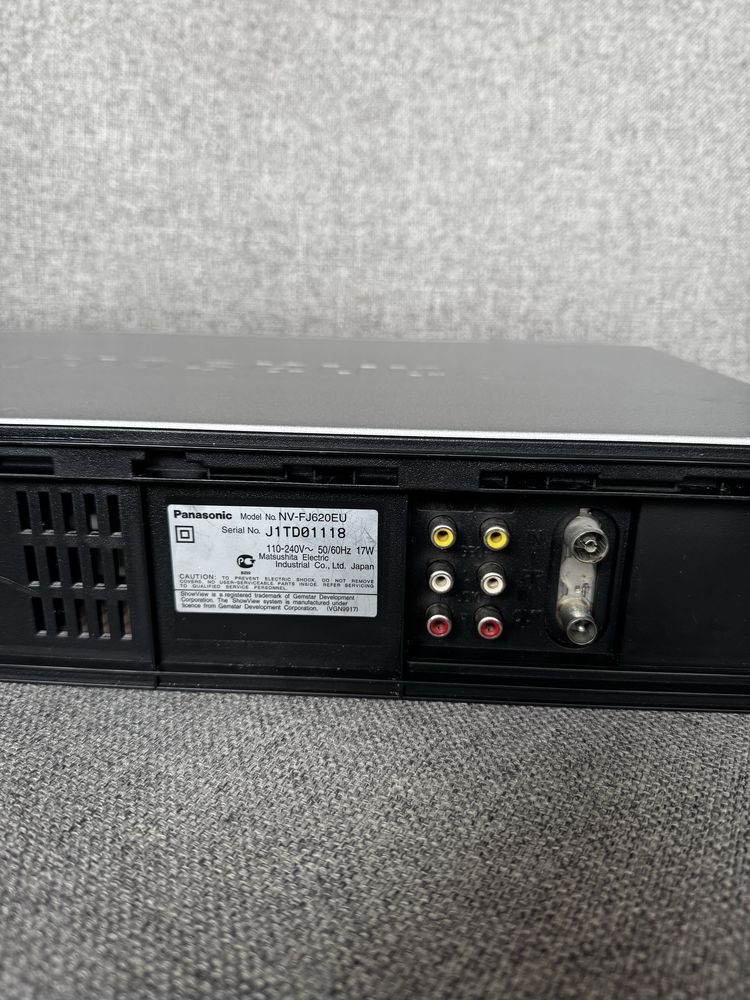 Відеомагнітофон Panasonic NV-FJ620