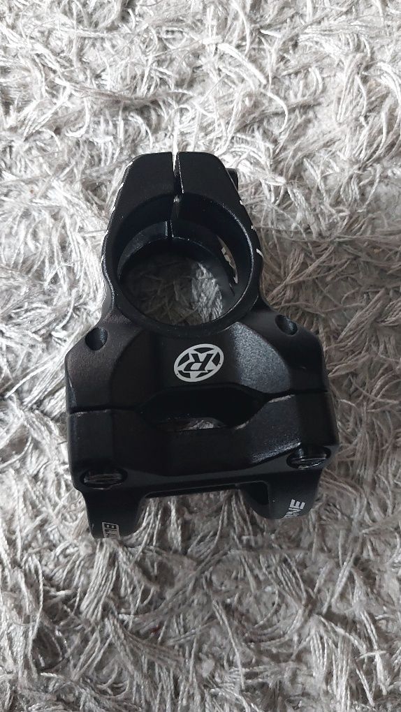 mostek reverse black one