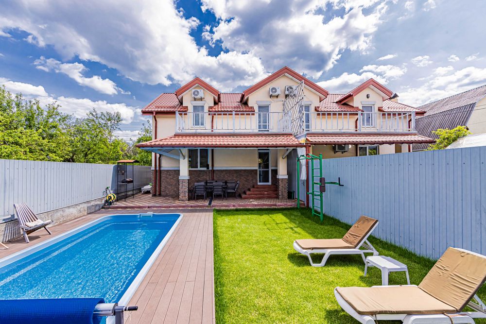 Продаж будинку дуплексу  в місті Київ. басейн .ГАЗ. генератор.підвал