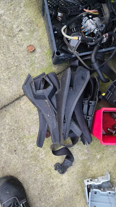 Renault master IV zamek maski