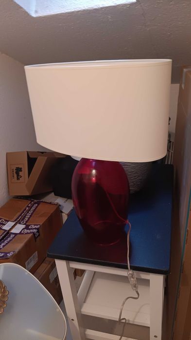 Candeeiro de mesa vermelho