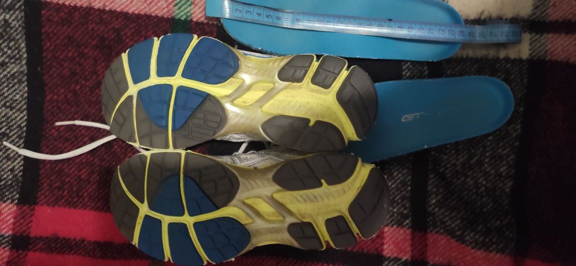 Красовки asics в гарному стані