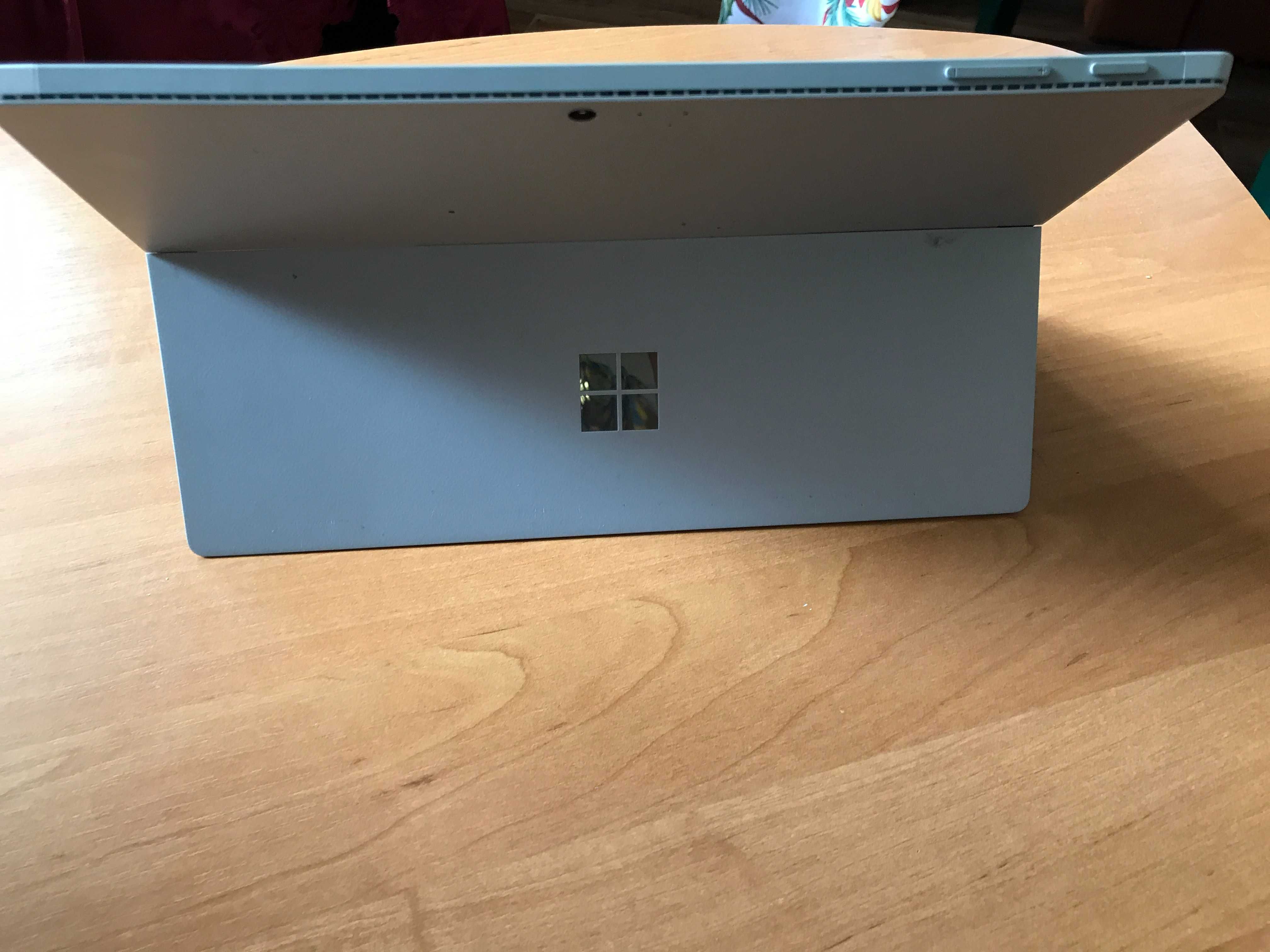 Microsoft Surface Pro 4. Windows 10 pro/ i5/4gb/ssd 128