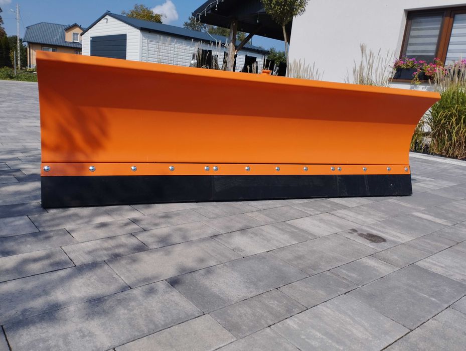 Nowy Pług Śnieżny do Ciągnika MF 255 Mocna Solidna Konstrukcja