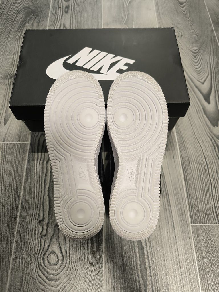 Снікерси Nike Air Force
Снікерcи Air Force 1 Low Sp Uc GORE-TEX
