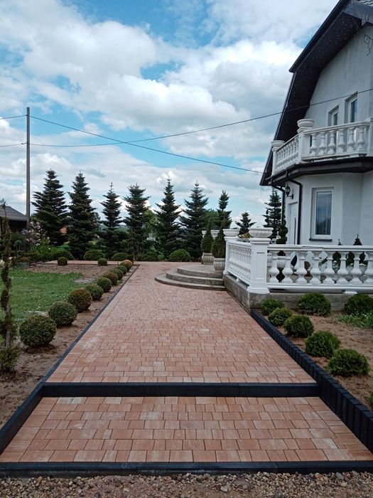 Układanie kostki: utwardzenie terenu,tarasy, schody,odwodnienia.