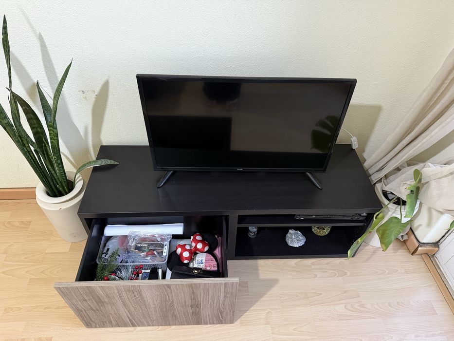 Aparador de TV com gaveta