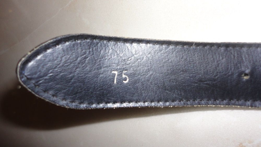 Cinto de senhora em cabedal preto