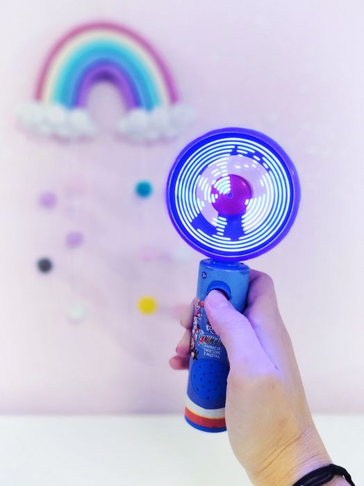 Wiatraczek z hologramem i muzyka psi patrol