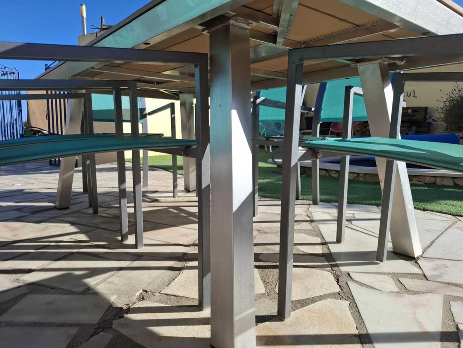 Mesa e cadeiras de exterior