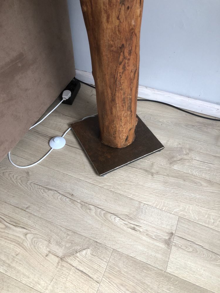 Lampa stojąca Loft z pnia Akacji