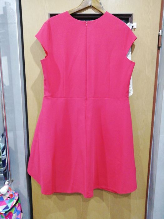 Okazja! Sukienka z baskinką malinowa 48 Plus Size