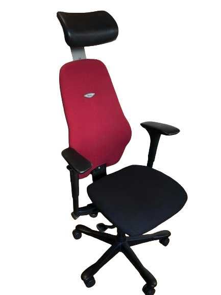 Kinnarps Plus 6 6000 z skórzanym zagłówkiem - Komfortowy fotel biurowy