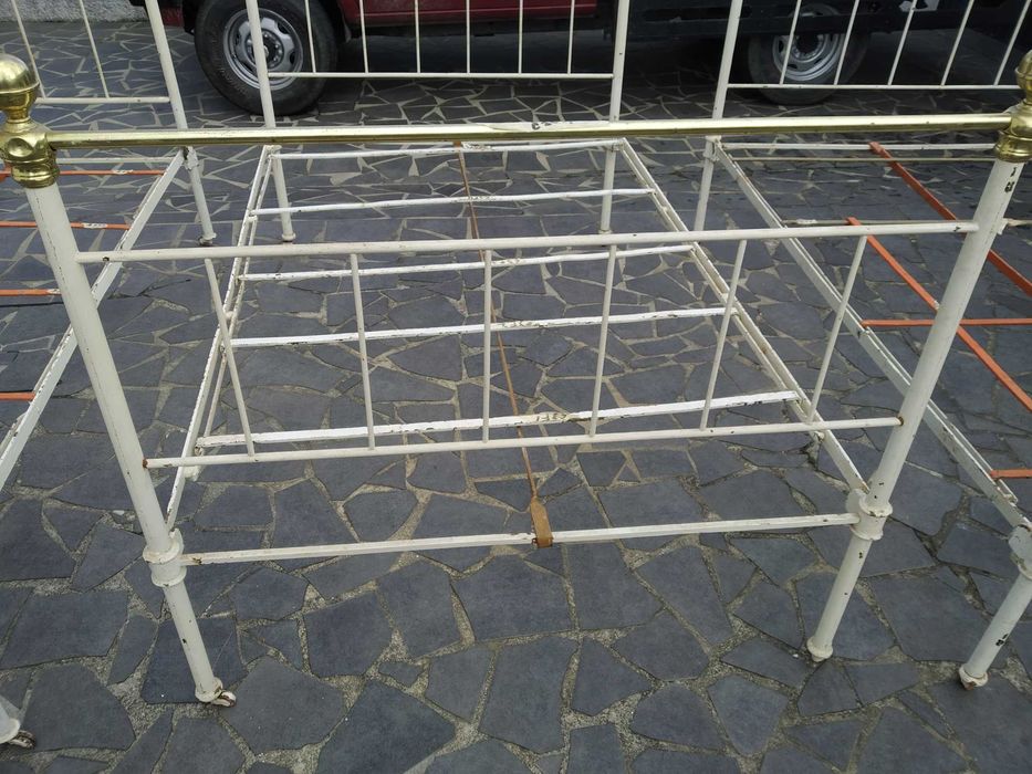 Baixa de preço 4 Camas de ferro antigas, sem restauro.