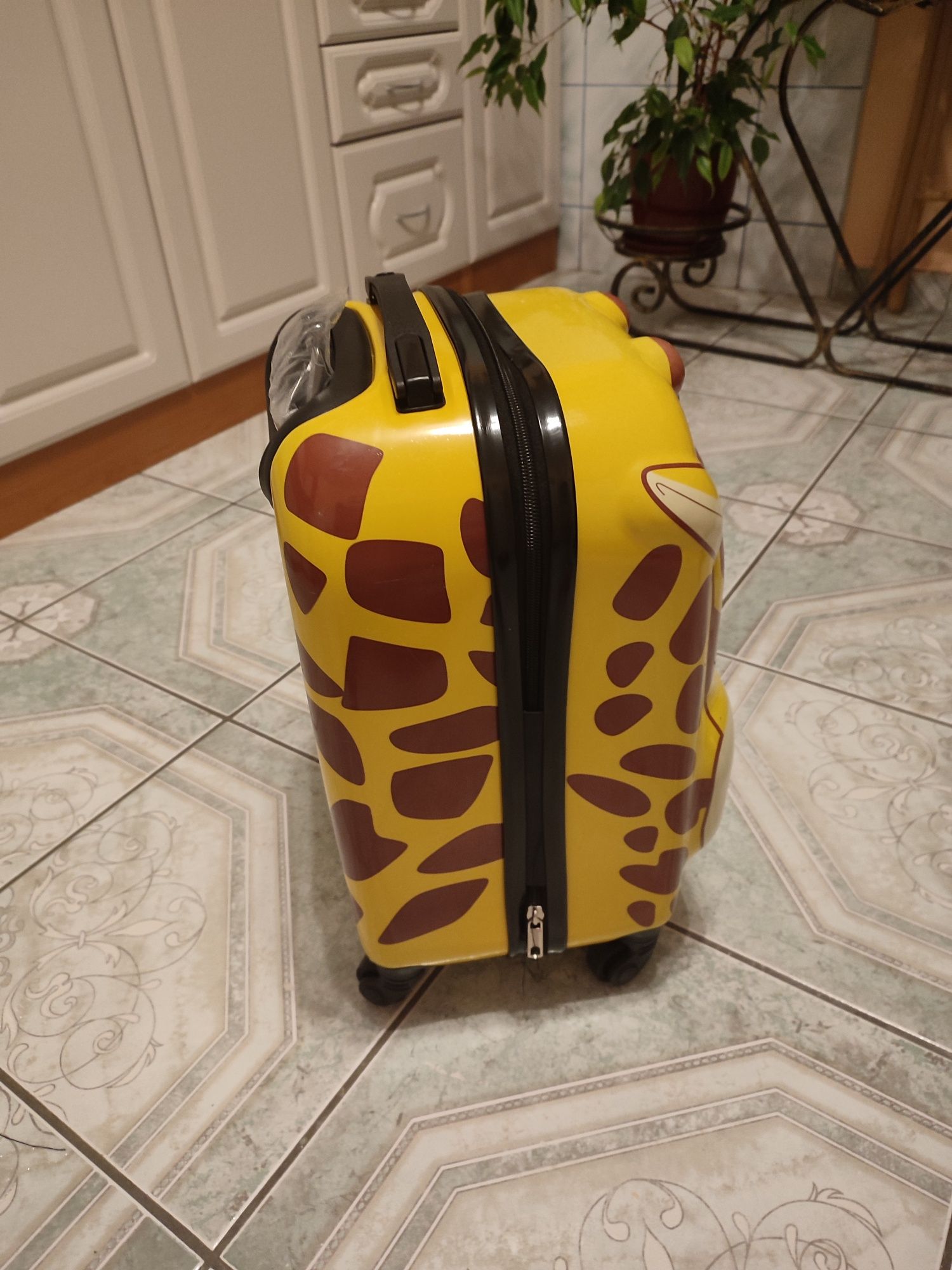 Nowa walizka podróżna dla dziecka Żyrafa