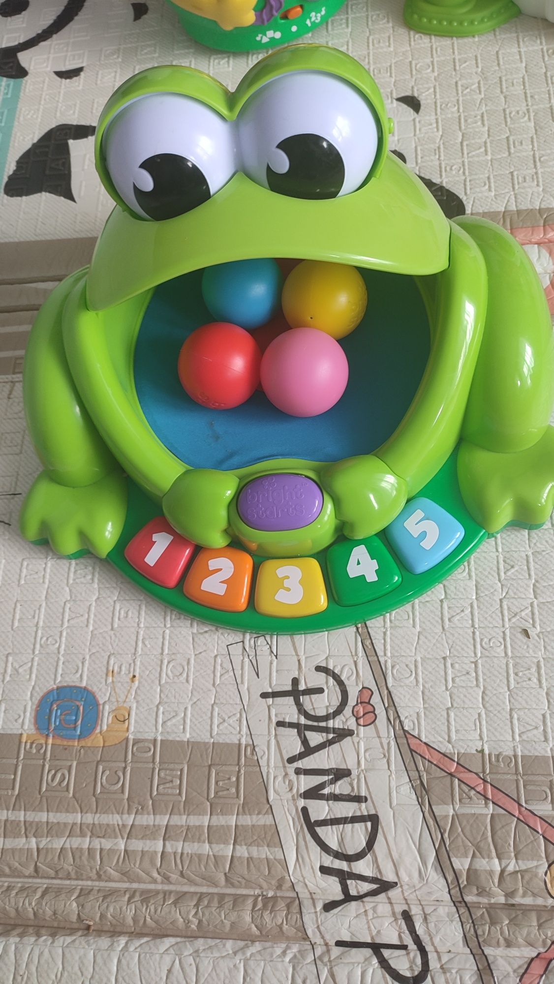 Bright Starts Pop and Giggle Pond Pal toy
242,00 zł
 od 20,00 zł