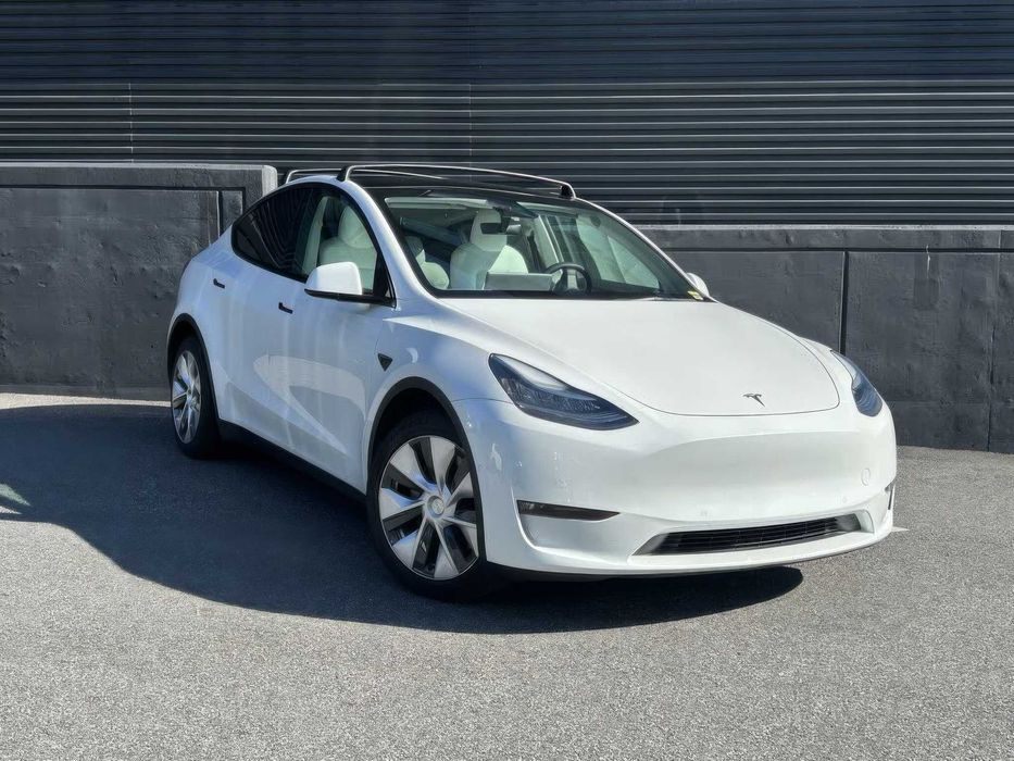 Tesla Model Y Long Range      2021