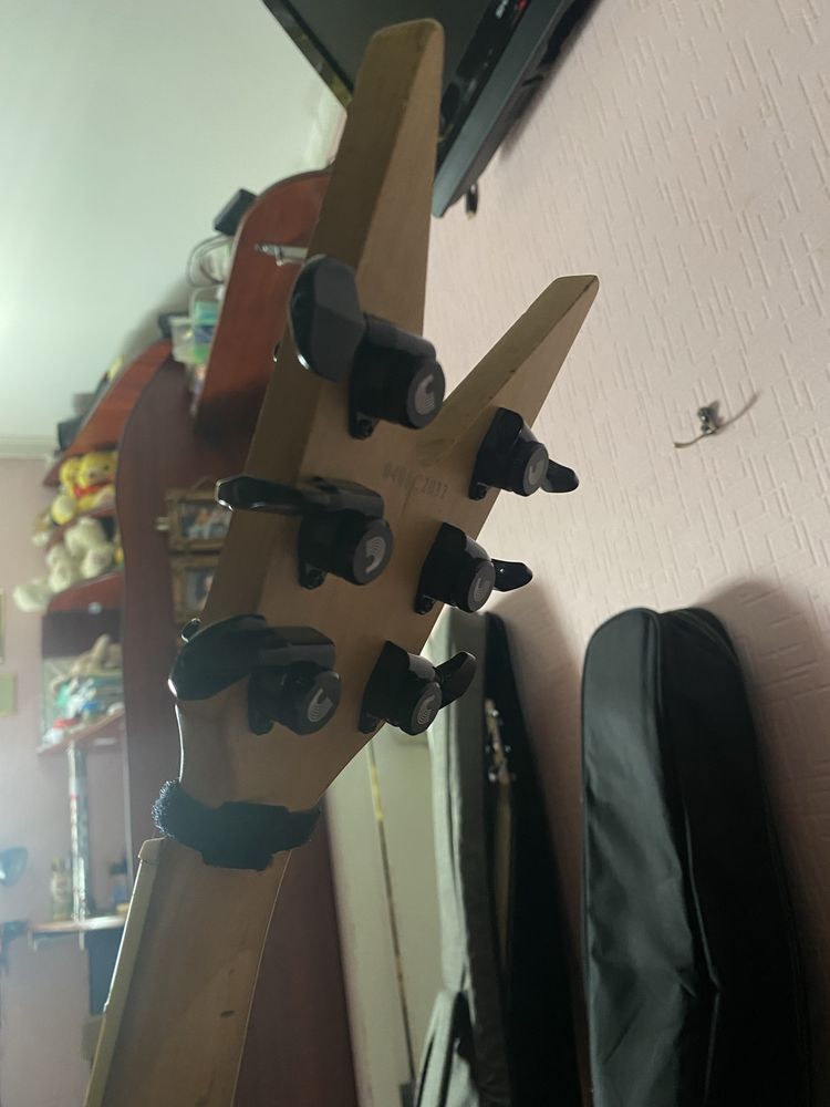 Мастерова електрогітара Flying V