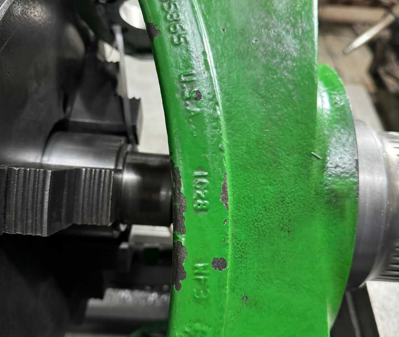 Кулаки поворотні трактора John Deere R135865  Відновлення, реставрація