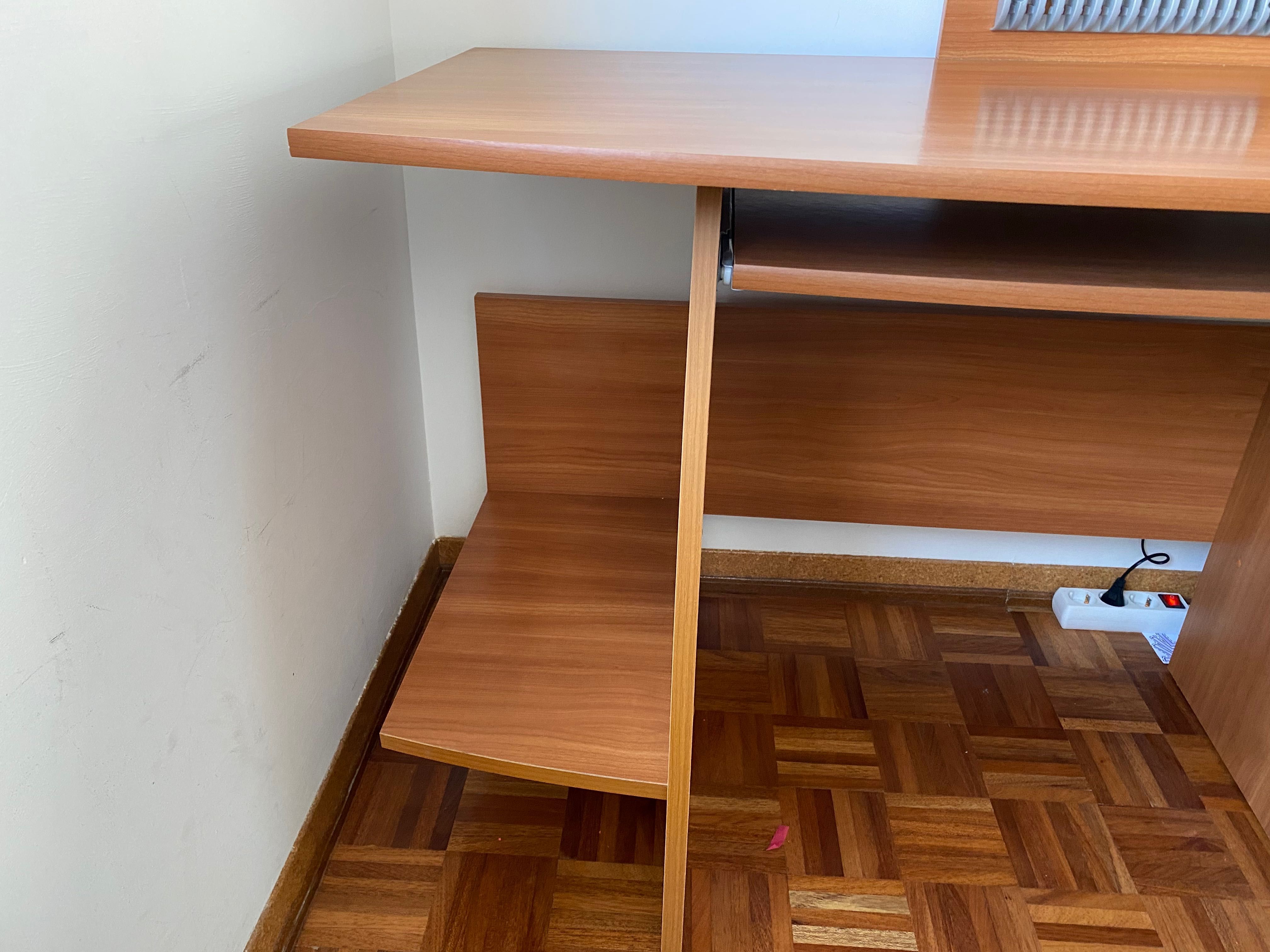 Secretária para computadores