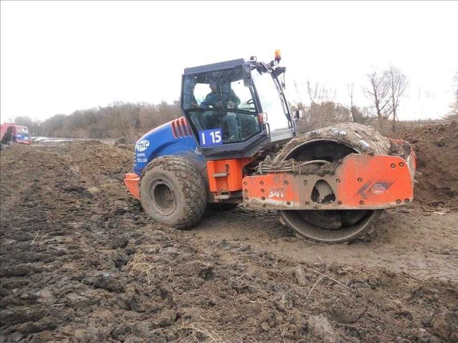 Перевезення негабаритних  вантажів від 30-40 тон.