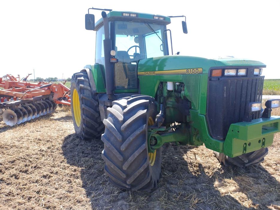 Sprzedam  ciągnik john deere 8100