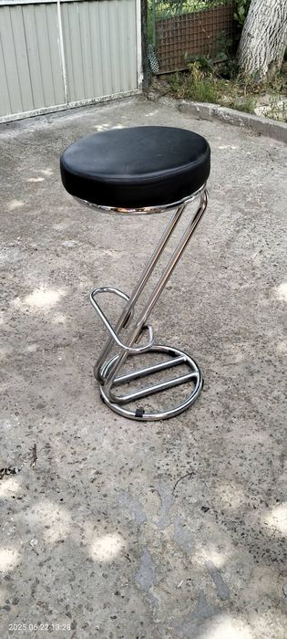 Барні стільці б/в доброму станi.