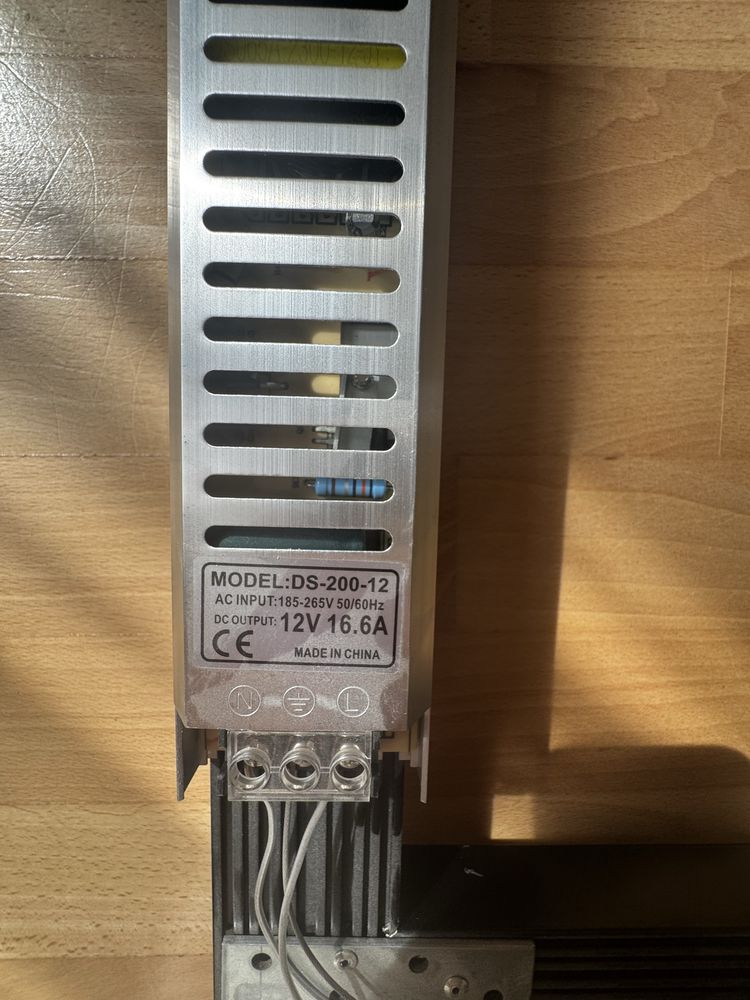 Lampa LED prostokątna.