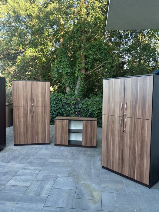 Szafa Regal Biurko krzesla biurowe