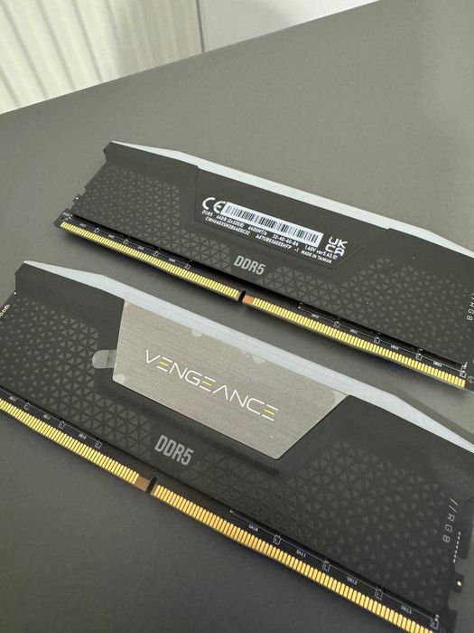 Pamięć RAM Corsair VENGEANCE RGB DDR5 64GB (2x32GB) 6400MHz C32