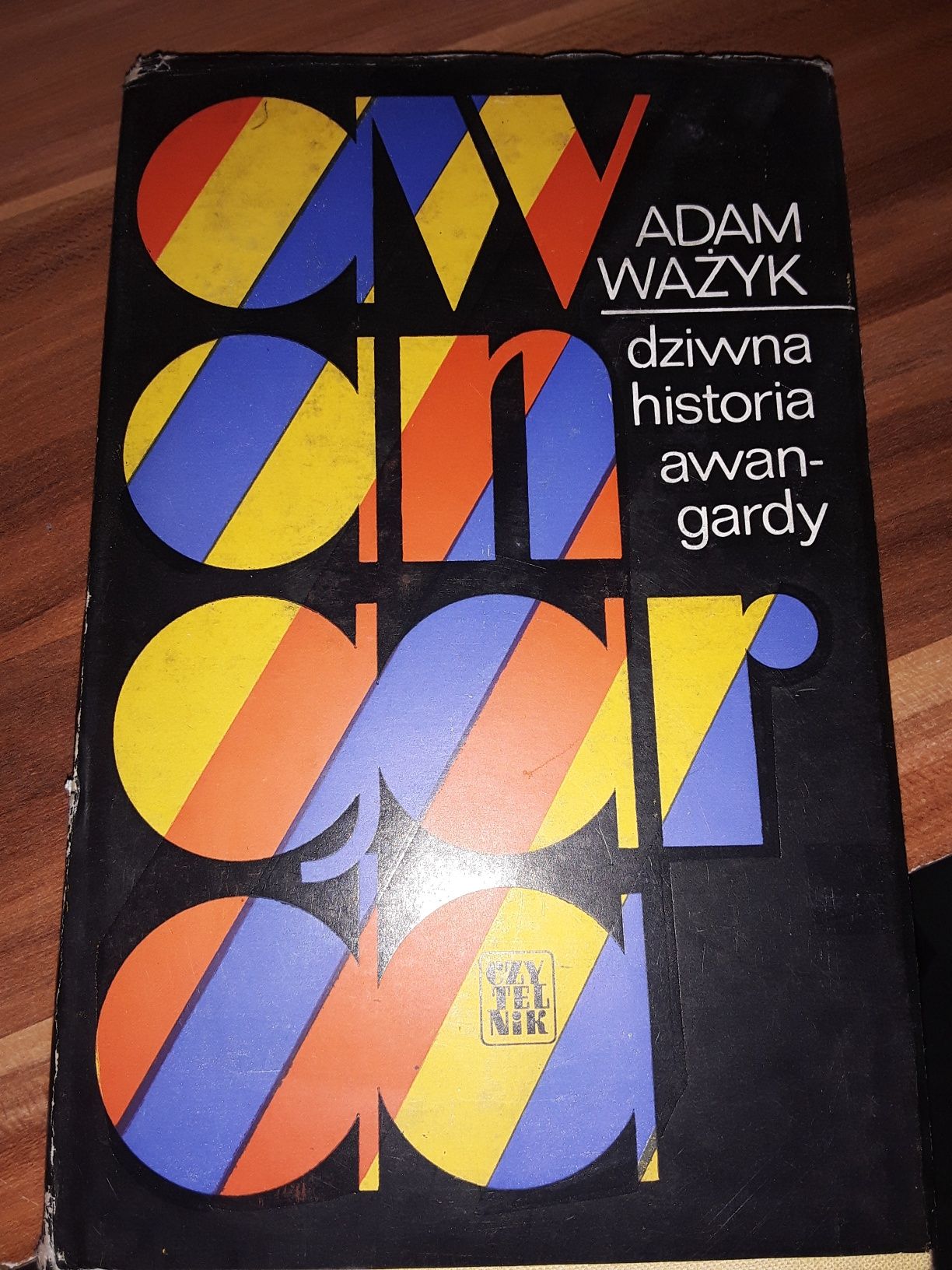 Dziwna historia Awangardy Adam wazyk twarda oprawa