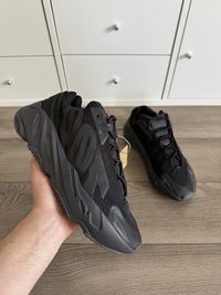 Adidas Yeezy Boost 700 MNVN Triple Black оригінал FV4440 46р