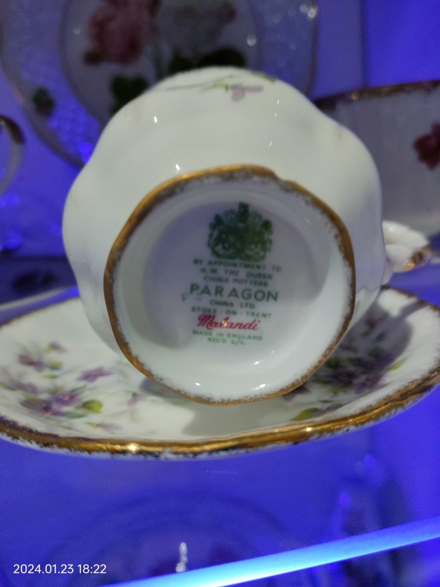 Porcelanowa filiżanka z talerzykiem