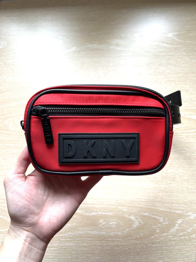 Torebka mała nerka saszetka pasek sportowa oryginalna unikalna DKNY