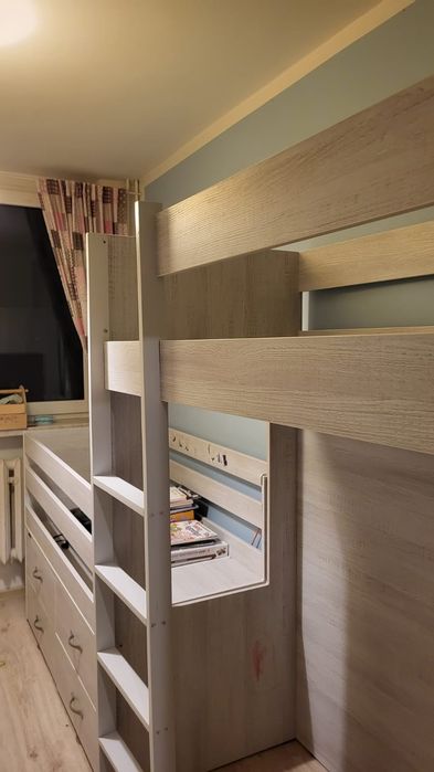 Łóżko dziecięce, antresola