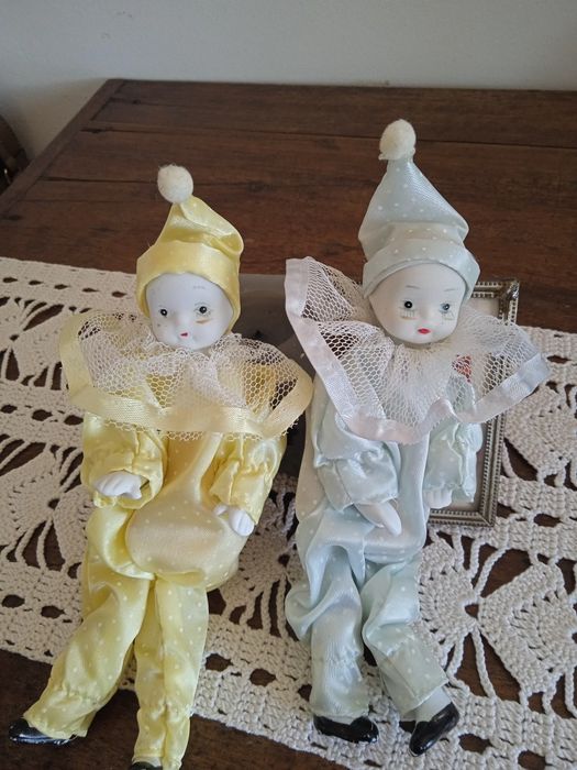 Bonecos em porcelana.