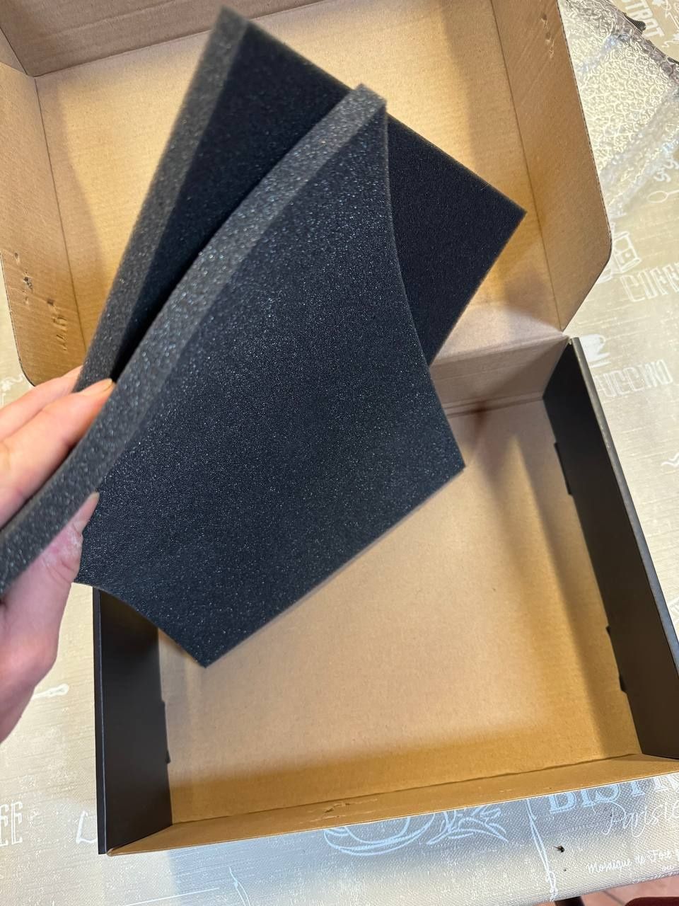 Коробка картонна 24*15,5*8 см