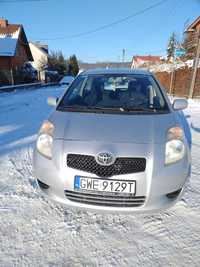 Toyota Yaris 1,3 benzyna manual srebrna