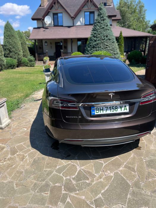 Tesla model S 60кВт 2013