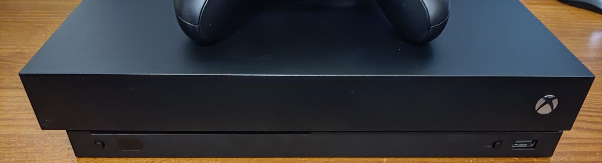 Xbox One X 1TB impecável