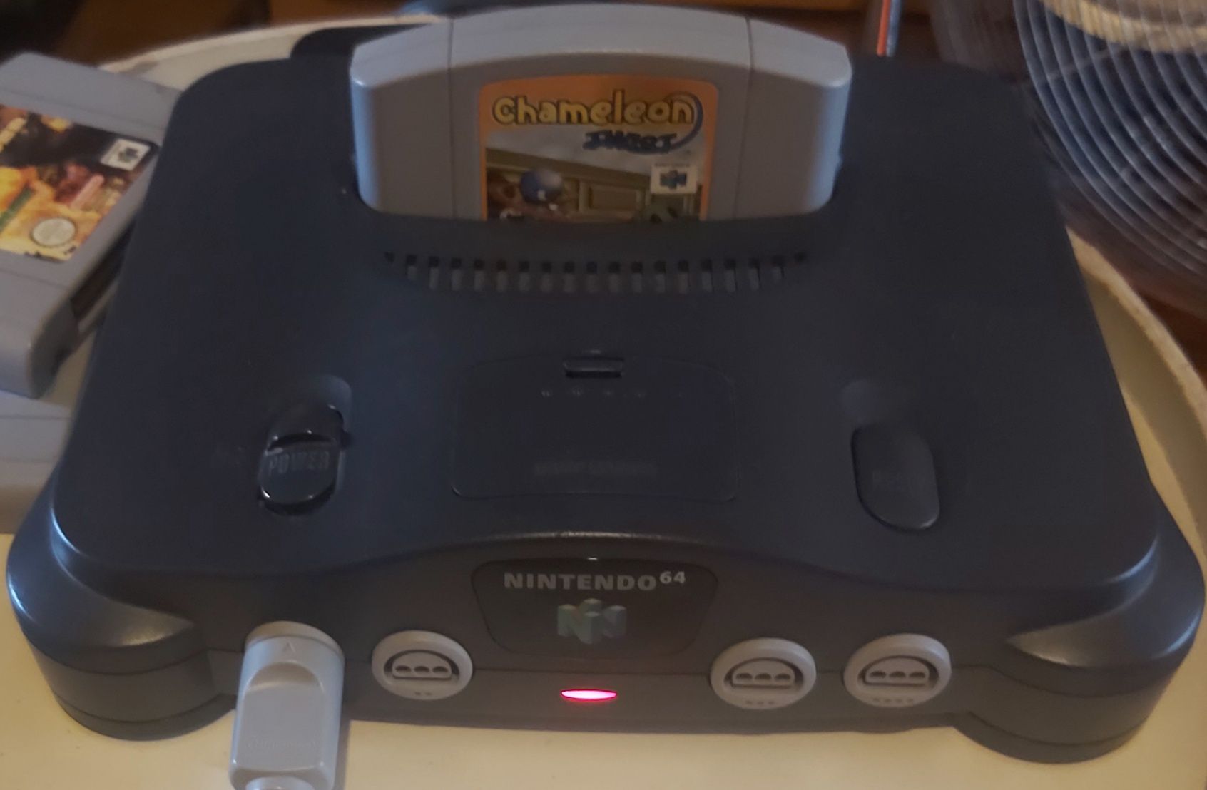 Nintendo 64 com jogos.