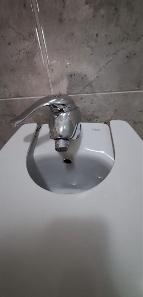 Bidés com torneira