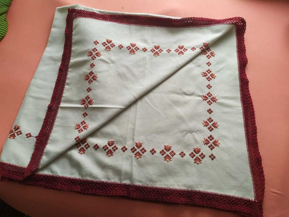 Obrus haftowany lniany hand made