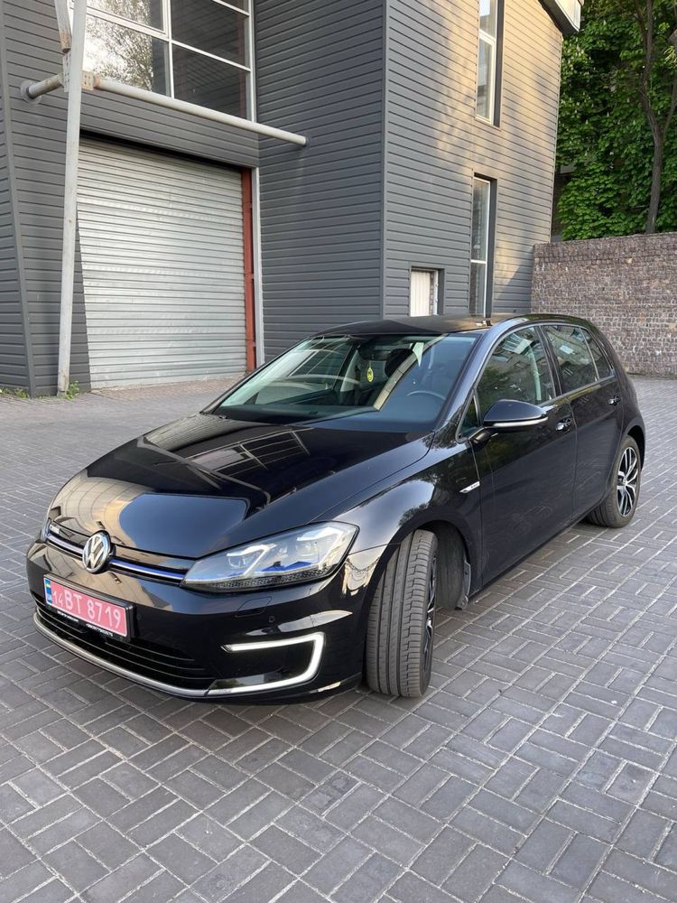 Volkswagen E-golf 2018 год