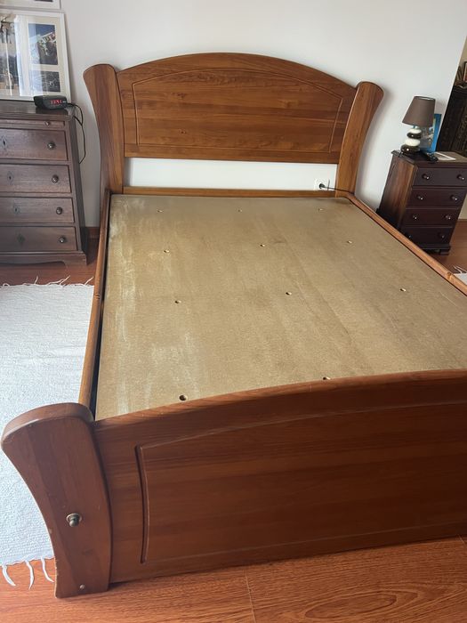 Vendo cama e movel com espelho