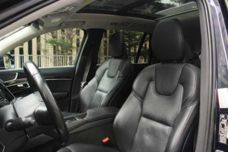 2019 Volvo XC90 T6 Momentum