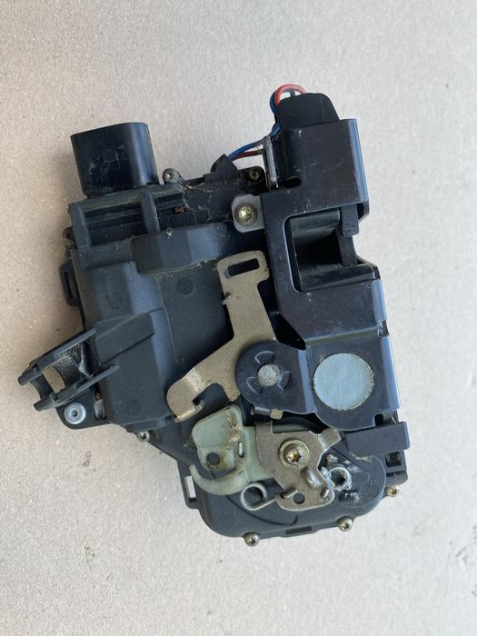 VW golf 4 Leon 1 zamek lewy przod Uk 8 pinow