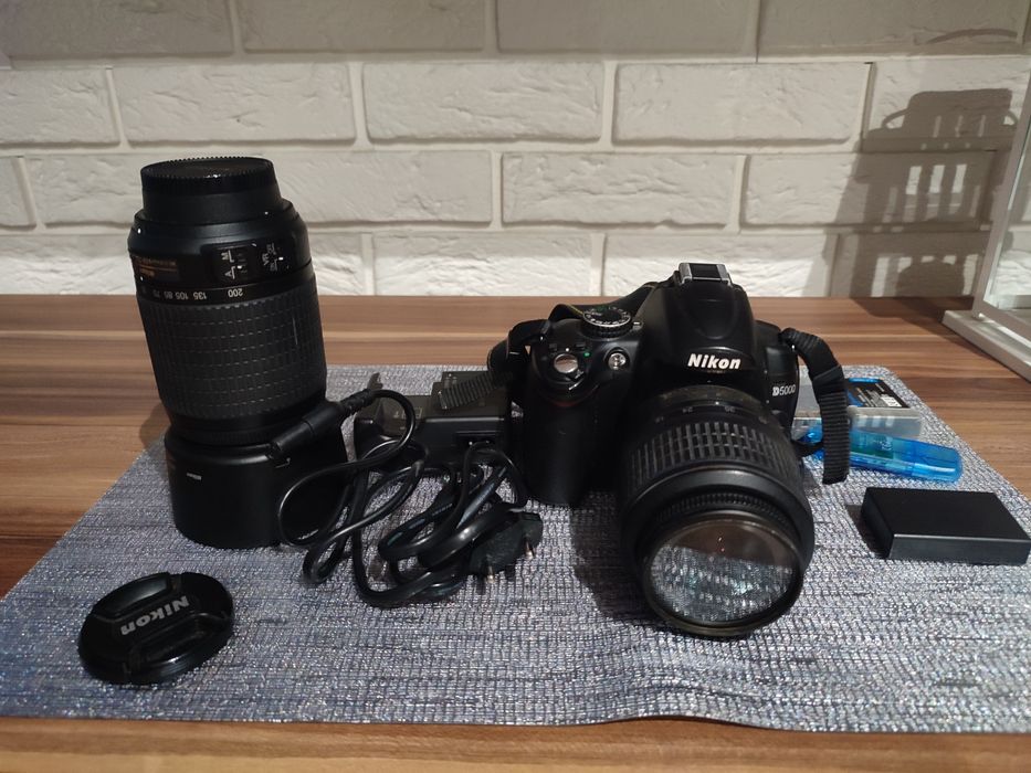 Aparat fotograficzny Nikon D5000 + dwa obiektywy